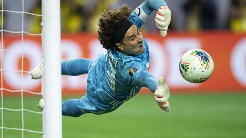 Memo Ochoa se convirtió en el héroe mexicano en la tanda de penales