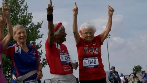 Con 103 años, Julia Hawkins impuso un nuevo récord en el atletismo mundial