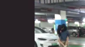 Muy ilusionado quería sorprender a su novia, pero el sorprendido fue él.