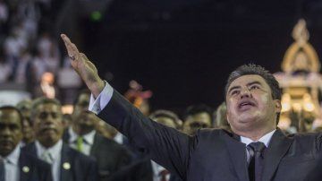 Naasón Joaquín García.