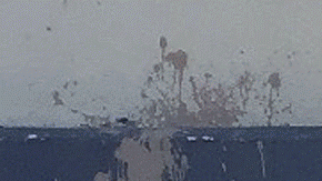 Deana Thompson con el boleto ganador, rescatado de la basura.