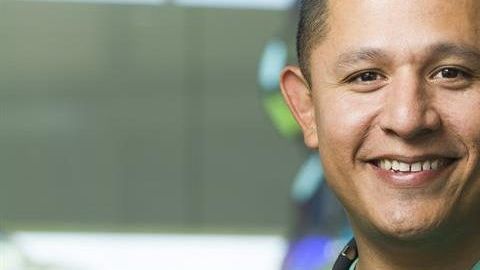 No estudiaba, no trabajaba y "una madrugada vi a mis padres preparándose para ir a trabajar al campo y sentí que les había fallado", recordó.