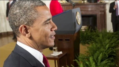 Ausheva en fila pasa saludar a Obama en 2012