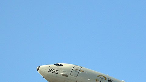 Cada avión militar que ves cuesta cientos de millones de dólares.