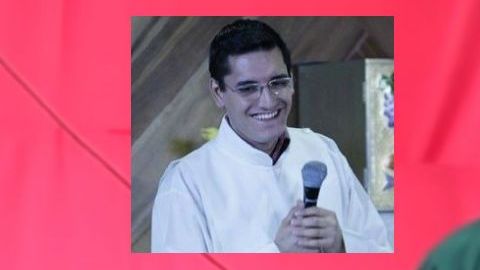 Padre Francisco acusado de matar a joven estudiante en México.