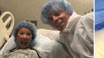 Marie y Michael en su inusual boda y con el bebé