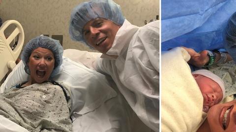 Marie y Michael en su inusual boda y con el bebé