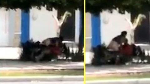 No les importó que mucha gente pasara por esta importante vialidad.