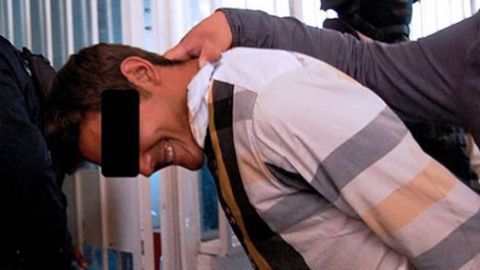 Rogelio “N” aparece riéndose en fotos tomadas durante su detención.