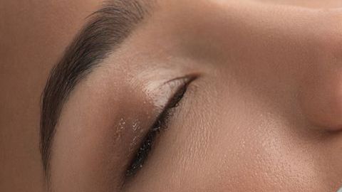 Con el ácido hialurónico se consigue atracción y retención de agua en los tejidos, así como una lubricación de las articulaciones.