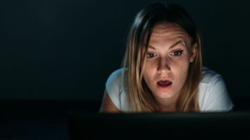 Ver porno puede tener consecuencias en la vida sexual femenina.