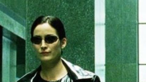 Carrie-Anne Moss y Keanu Reeves en "The matrix reloaded"