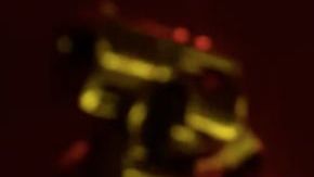 Miles Teller en "Too old to die young"