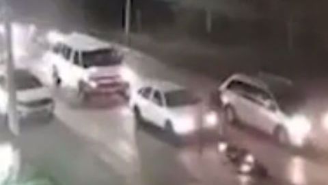 VIDEO Sicarios atacan a policías entre ellos una embarazada en Cancún