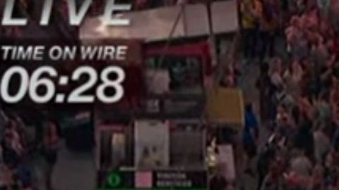 Nik y Lijana Wallenda lograron su hazaña en Times Square.