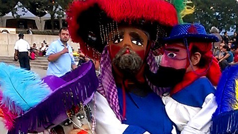 Chinelos morelenses en Chicago. (Irene Tostado / La Raza)