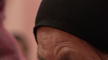 107354976_closeupmusulmanarezando