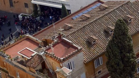 La familia Orlandi podrá entrar en el cementerio.