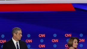 Sanders y Warren recibieron varios ataques.