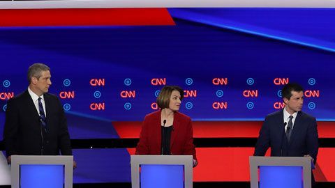 Sanders y Warren recibieron varios ataques.