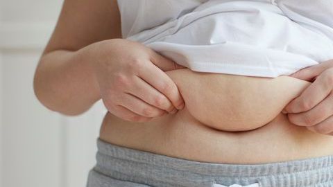 Mientras más grasa tienes en la cintura, más pequeño puede ser tu cerebro