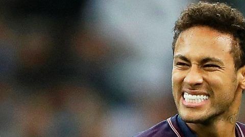 Neymar tiene que pagar otra 'multa', ahora al médico que trajo a la vida  a su primogénito. (Foto: EFE/EPA/GUILLAUME HORCAJUELO)