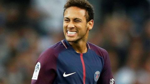 Neymar tiene que pagar otra 'multa', ahora al médico que trajo a la vida  a su primogénito. (Foto: EFE/EPA/GUILLAUME HORCAJUELO)