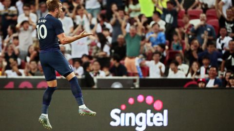 Kane marcó uno de los goles del años  desde media cancha