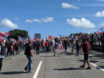 Los manifestantes salieron del estadio Hiram Bithorn rumbo al Expreso Las Américas.