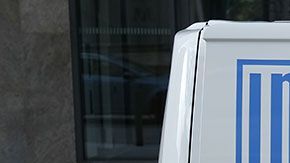 La mujer no contaba con que su empleo en Amazon terminaría delatándola.