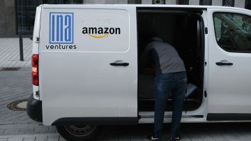 La mujer no contaba con que su empleo en Amazon terminaría delatándola.