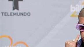 Bad Bunny interrumpió su gira por Europa para unirse a la protesta en Puerto Rico.
