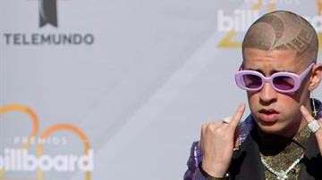 Bad Bunny interrumpió su gira por Europa para unirse a la protesta en Puerto Rico.