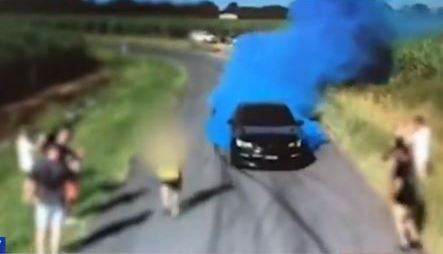 El vehículo sacó humo y segundos después sucedió algo extraordinario.