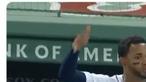 El caribeño Xander "Bogie" Bogaerts celebrando su segundo jonrón