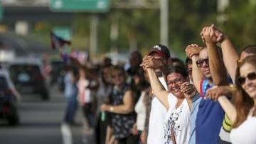 Unos 34 pueblos costeros se unieron a la cadena humana.