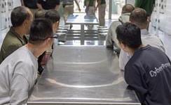 Los 37 expulsados llegaron ayer a Camboya y fueron entregados a las autoridades del país.