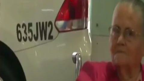 Captan a doña Consuelo Loera, mamá de "El Chapo" Guzmán en aeropuerto