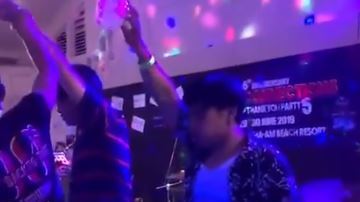 El hombre se desplomó en cuanto terminó su cerveza.