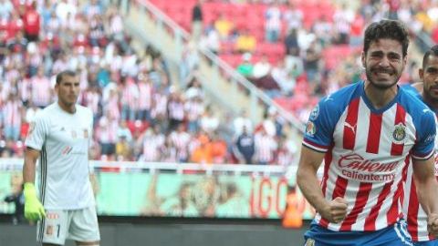 Chivas le pegó al campeón en la sorpresa de la jornada.
