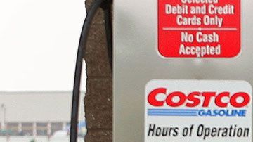 El candidato a alcalde y empresario Willie Wilson anunció el mes pasado que donaría $2 millones en gasolina y alimentos para ayudar con el aumento de los precios.