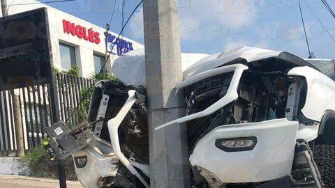 Así quedó la camioneta tras el choque.