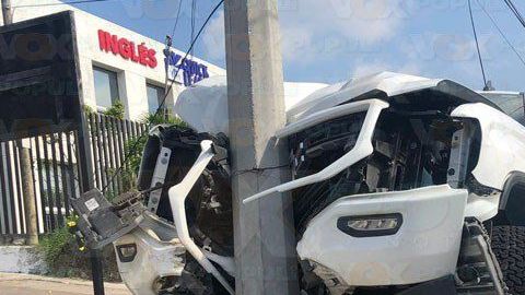 Así quedó la camioneta tras el choque.