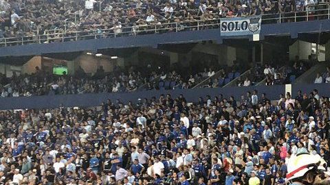 El capitán del Flamengo salió en camilla después de la espeluznante lesión.