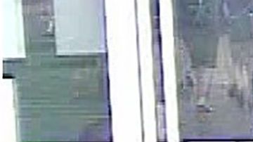 Grace Brown al entrar al Walmart.