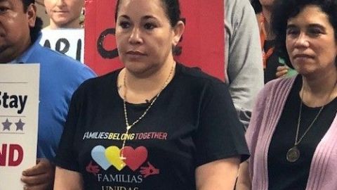 Edith Espinal, al centro