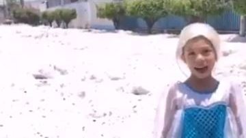 La pequeñita estaba muy feliz de ser "Elsa" por un día.