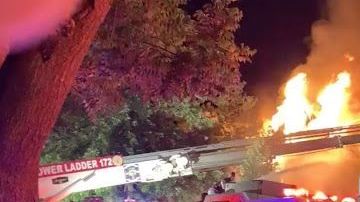 Bomberos en la escena