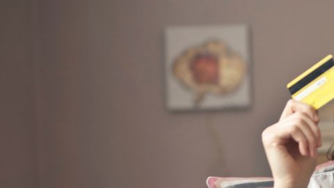 Para que tu relación sea duradera, quizás valdría la pena estar seguro de que tu pareja tiene en orden sus finanzas.
