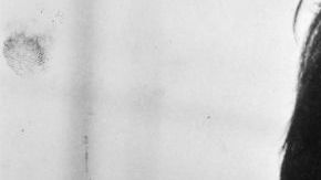 Se dice que unas 600.000 personas visitan cada año su casa-museo, Graceland.